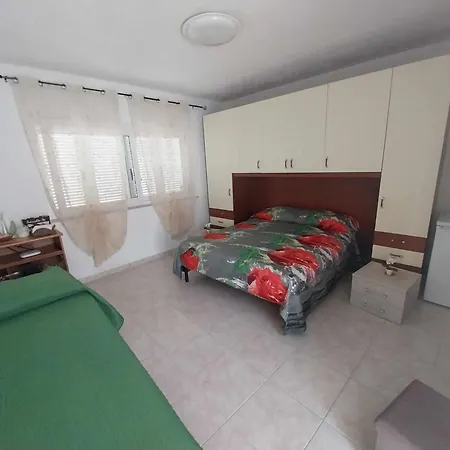 Oleander House * Ponza