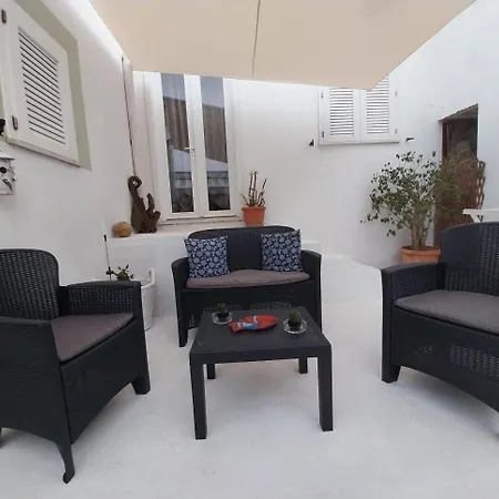 Oleander House * Ponza