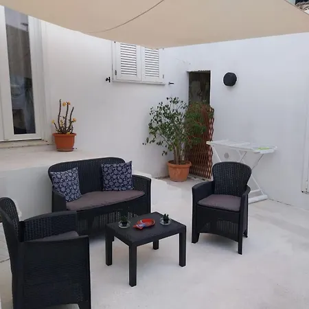 Oleander House Ponza