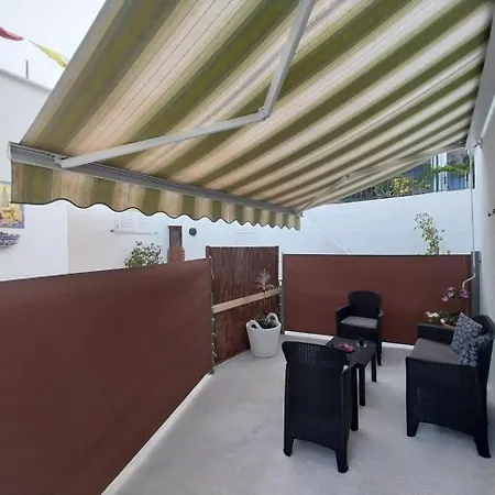 Oleander House Apartment