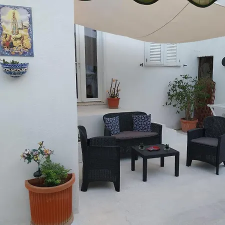 Oleander House Apartment